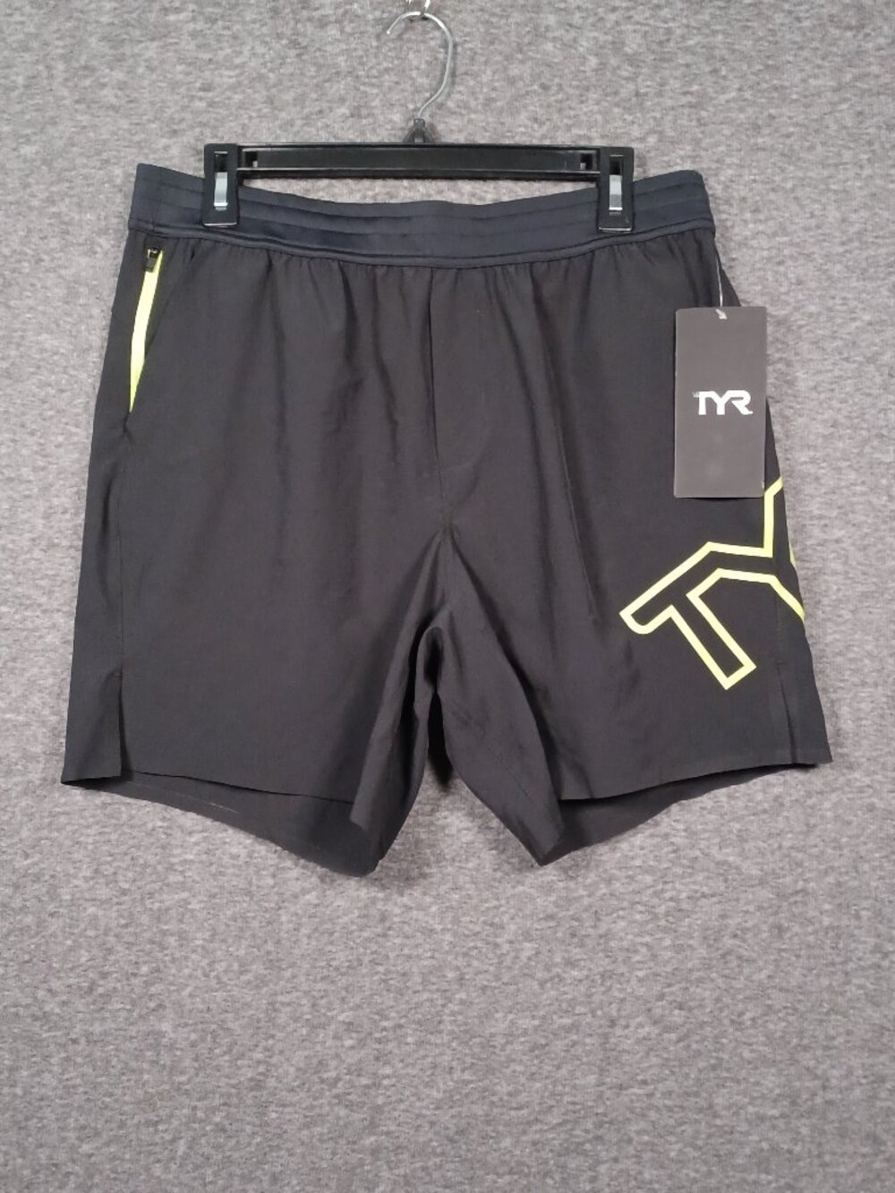 TYR Men's Large Black Green Unbroken UnLined Short 7" New